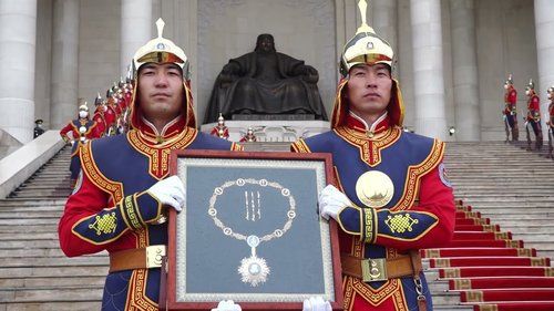 Чингис хаан одонг ЕСӨН цэн алттай тэнцэх хэмжээний мөнгөн шагнал дагалддаг